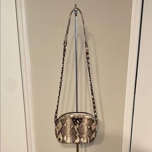 Kelly Wynne Crossbody Bag